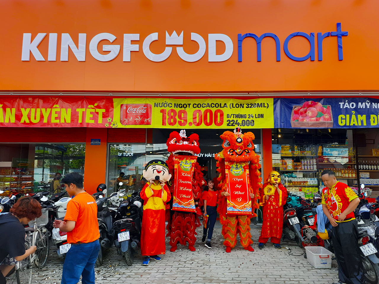 Không Khí Mua Sắm Khai Trương Đông Vui Như Trẩy Hội Tại Kingfoodmart Lâm Văn Bền